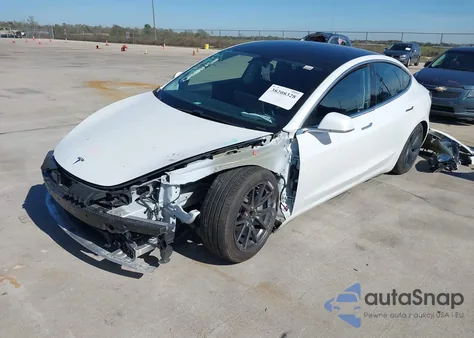 2020 Tesla Model 3 Standard Range Plus Rear-Wheel Drive/Standard Range Rear-Wheel Drive z USA, uszkodzony, nr VIN 5YJ3E1EAXLF747066